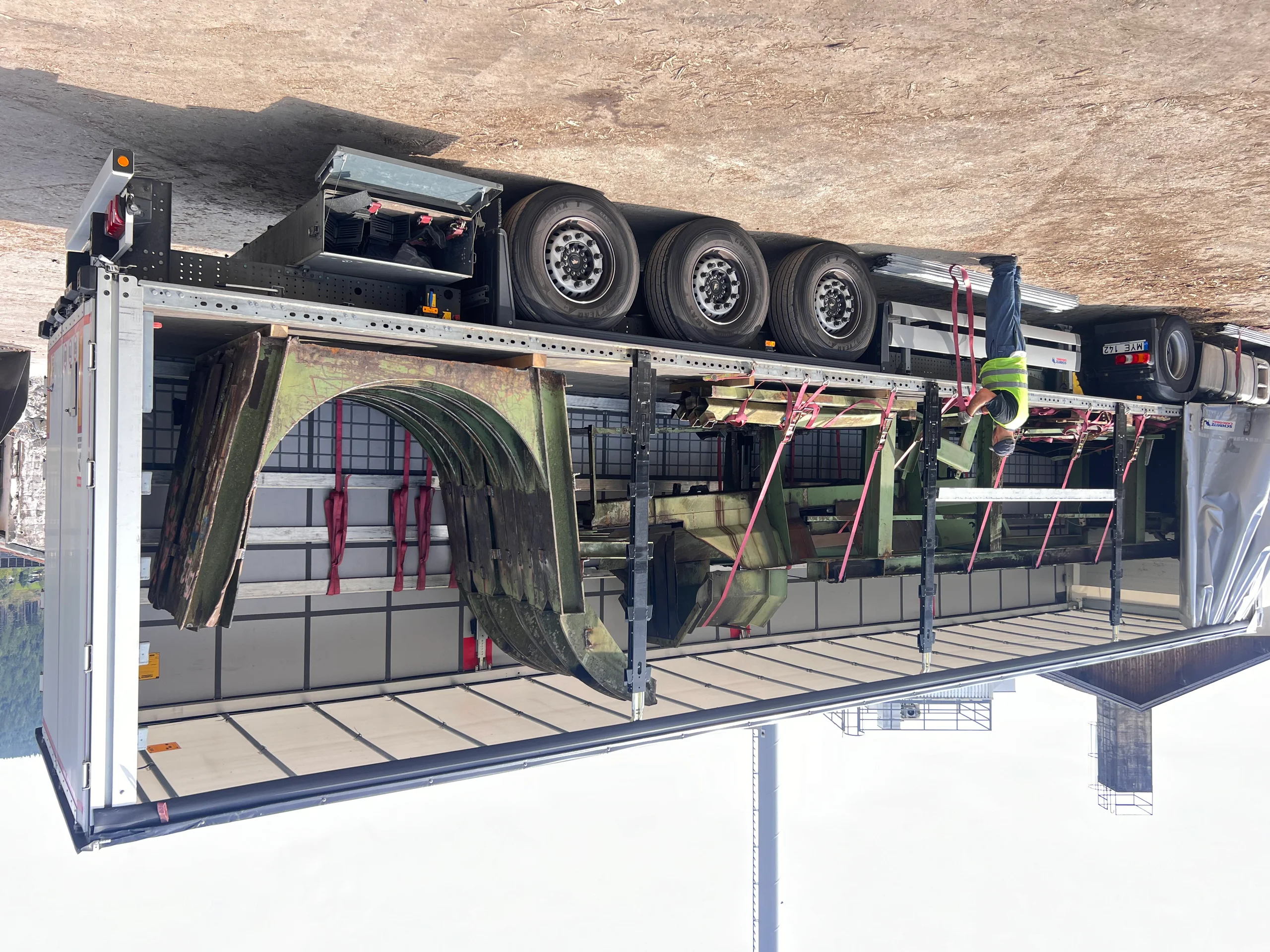 Log sorting plant with debarker - Image 23